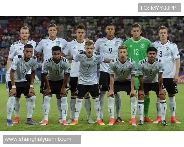 李姓足球明星崛起之路：从青训场到世界舞台的奋斗与荣耀